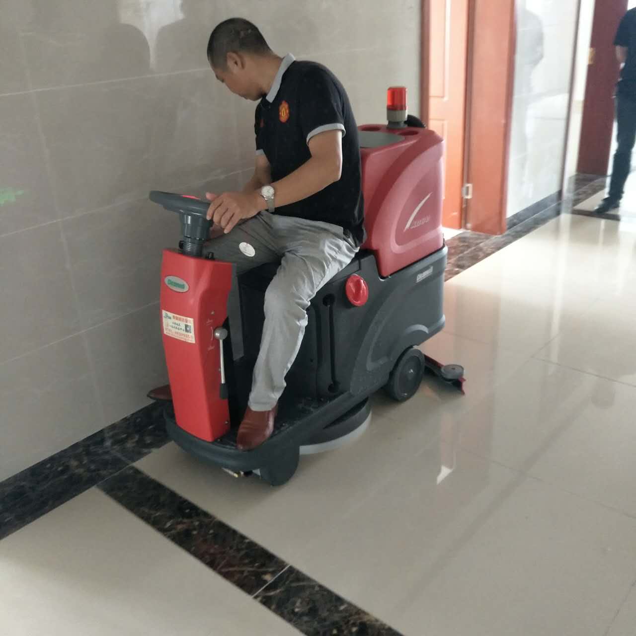 廣西洗地機(jī)的使用于哪些場(chǎng)所